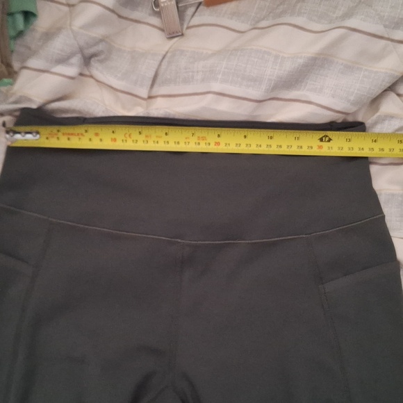 Uniqlo gym shorts, size M - Picture 4 of 5